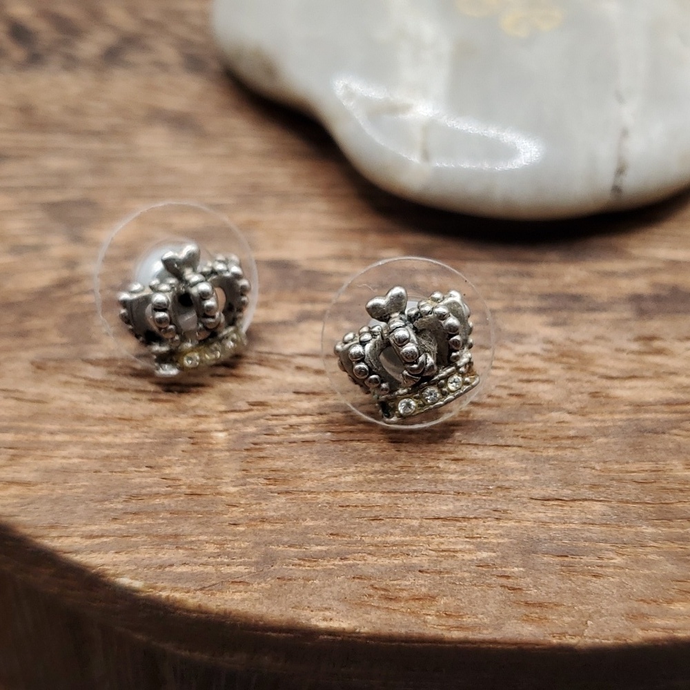 E662 sterling crown earrings